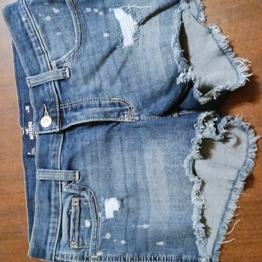 Hollister Size 7 waist 28 Jean shorts